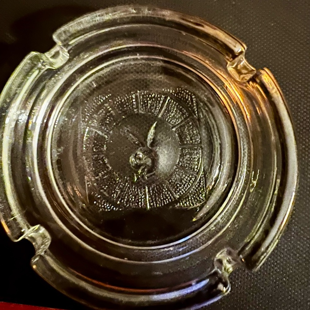 Vintage PLAYBOY CLUB Clear Glass Ashtray with Engraved PLAYBOY BUNNY - Picture 10 of 12